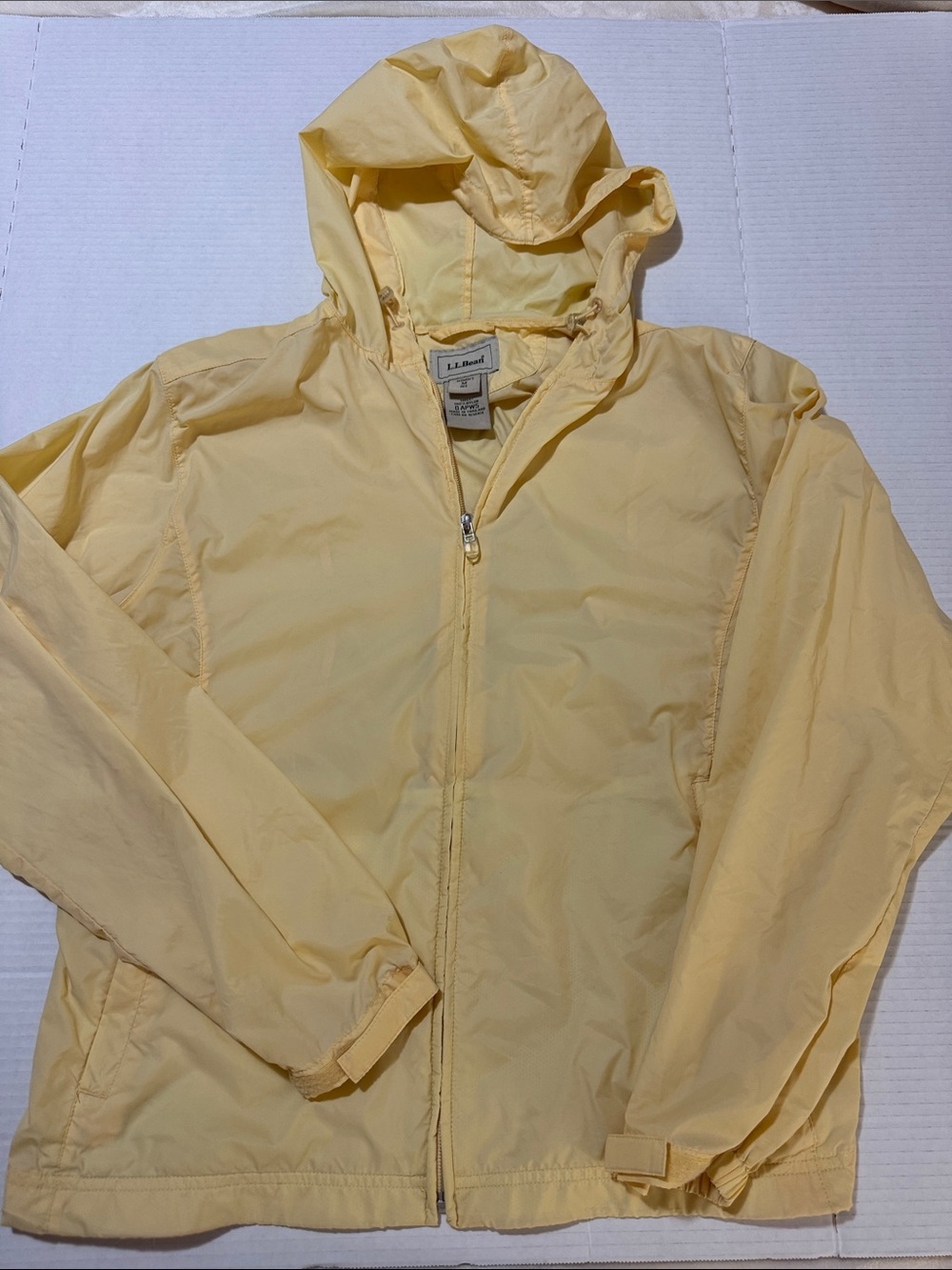 L.L. Bean Pale Yellow Hooded Windbreaker 256